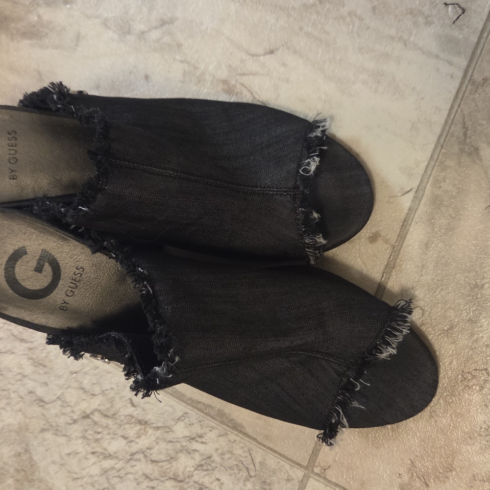 GUESS Black Women's Frayed Slide Sandals
